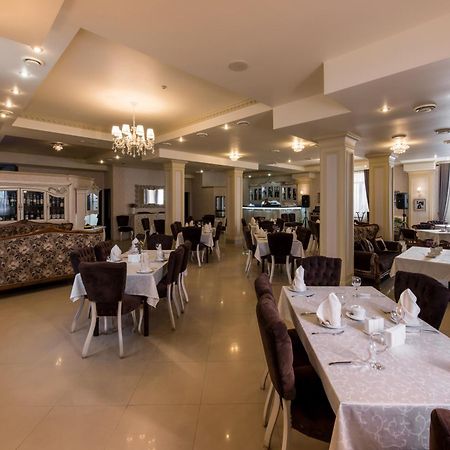 Premium Hotel Чернивци Екстериор снимка