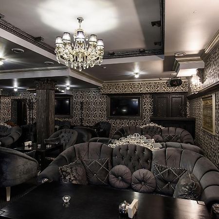 Premium Hotel Чернивци Екстериор снимка