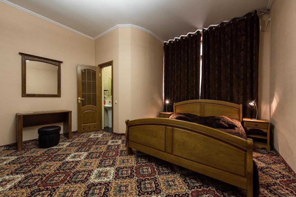 Premium Hotel Чернивци Стая снимка
