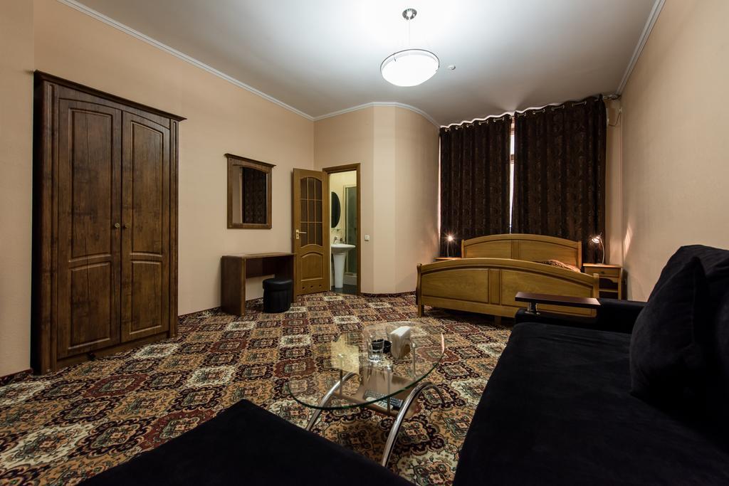 Premium Hotel Чернивци Стая снимка