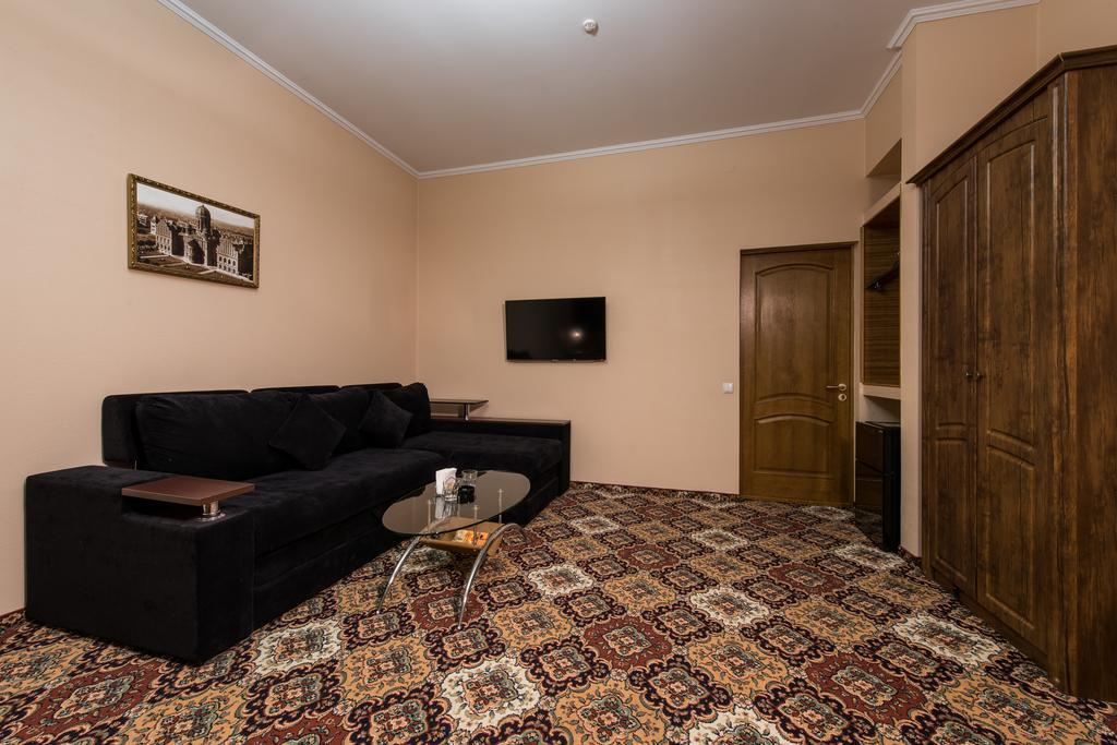Premium Hotel Чернивци Стая снимка