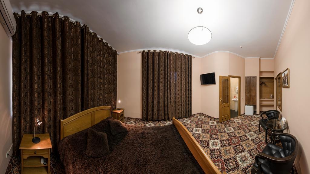 Premium Hotel Чернивци Стая снимка