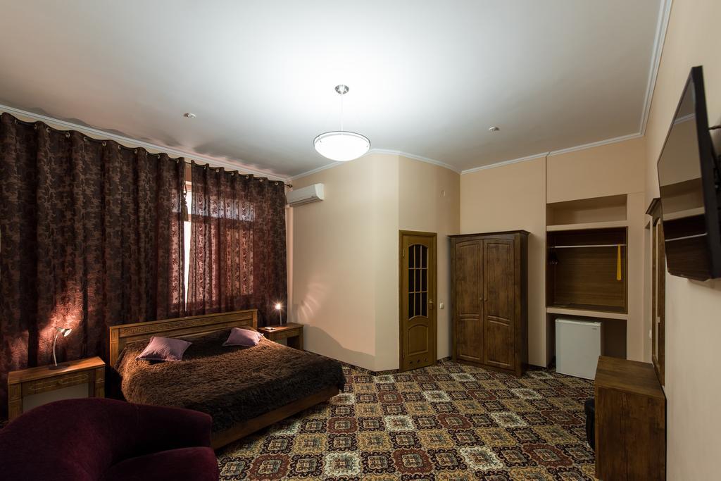 Premium Hotel Чернивци Стая снимка