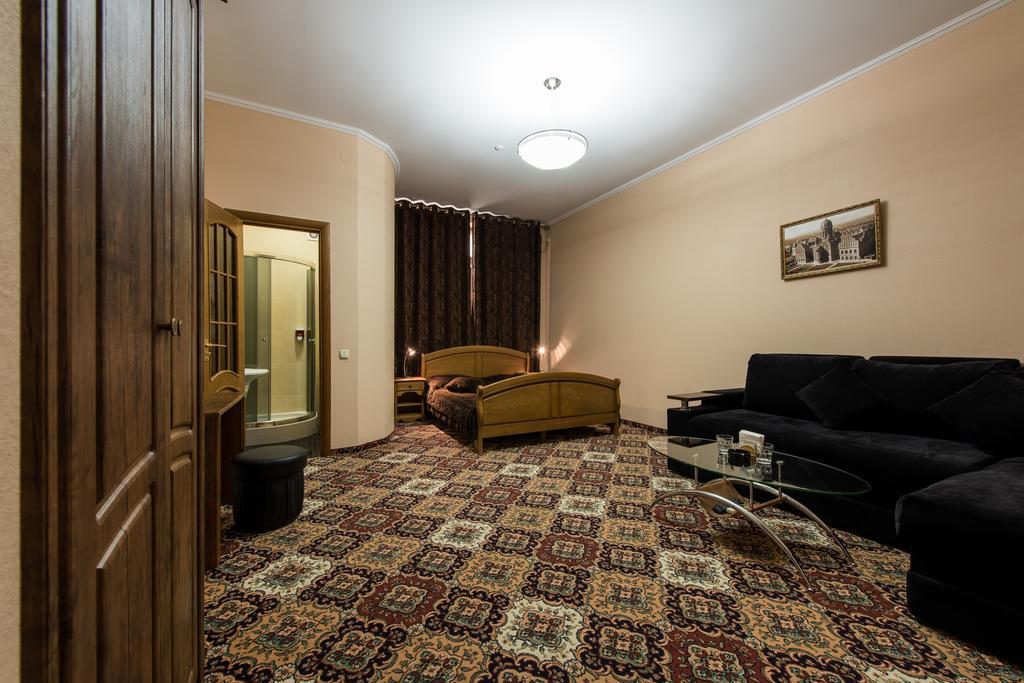 Premium Hotel Чернивци Стая снимка