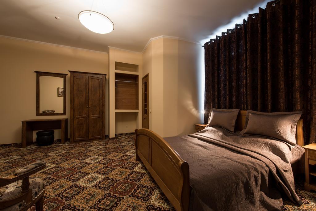 Premium Hotel Чернивци Стая снимка