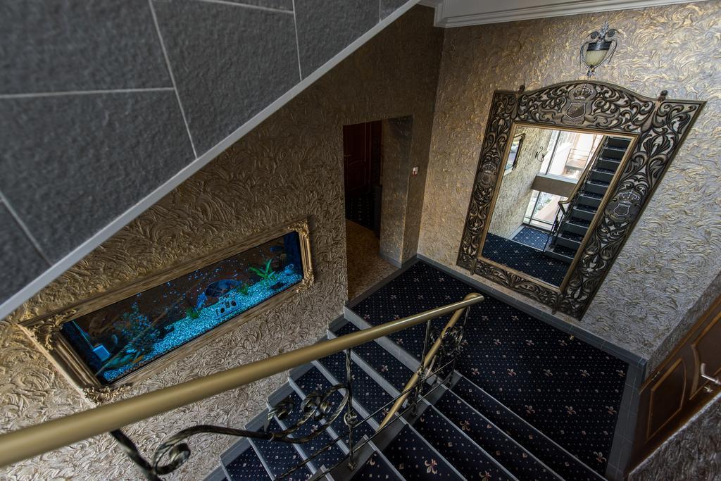 Premium Hotel Чернивци Екстериор снимка