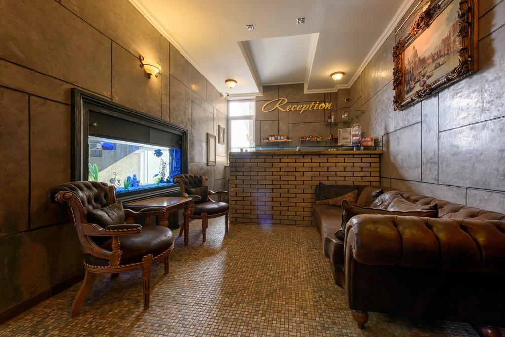 Premium Hotel Чернивци Екстериор снимка