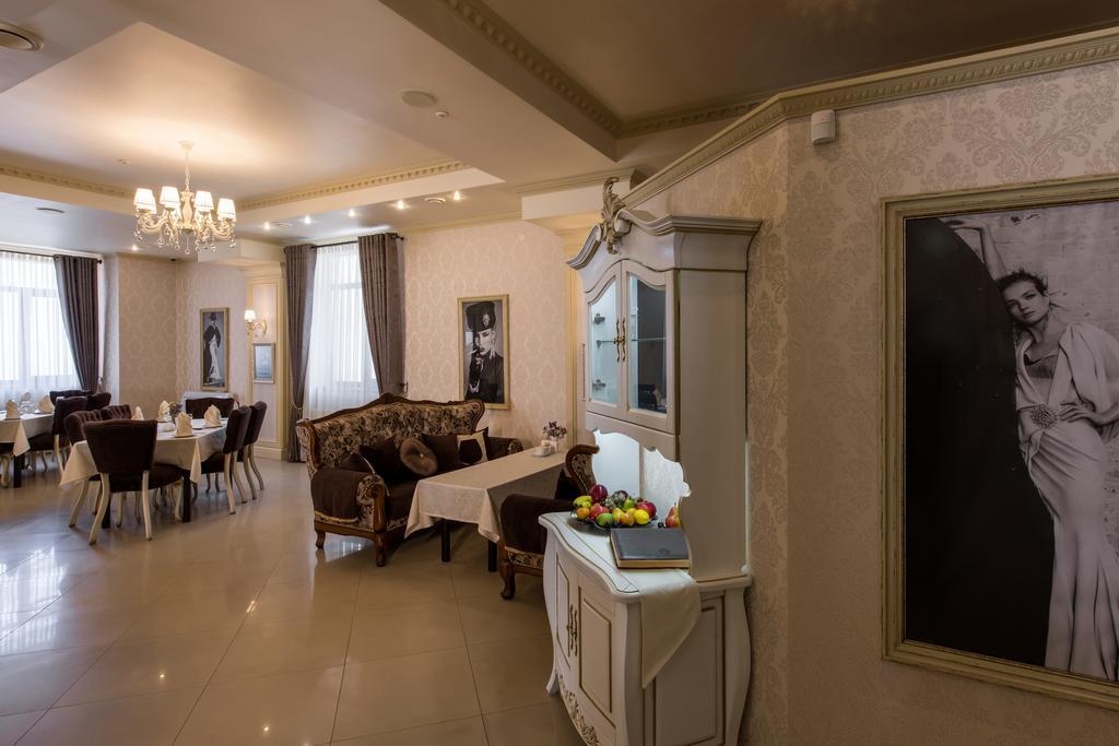 Premium Hotel Чернивци Екстериор снимка