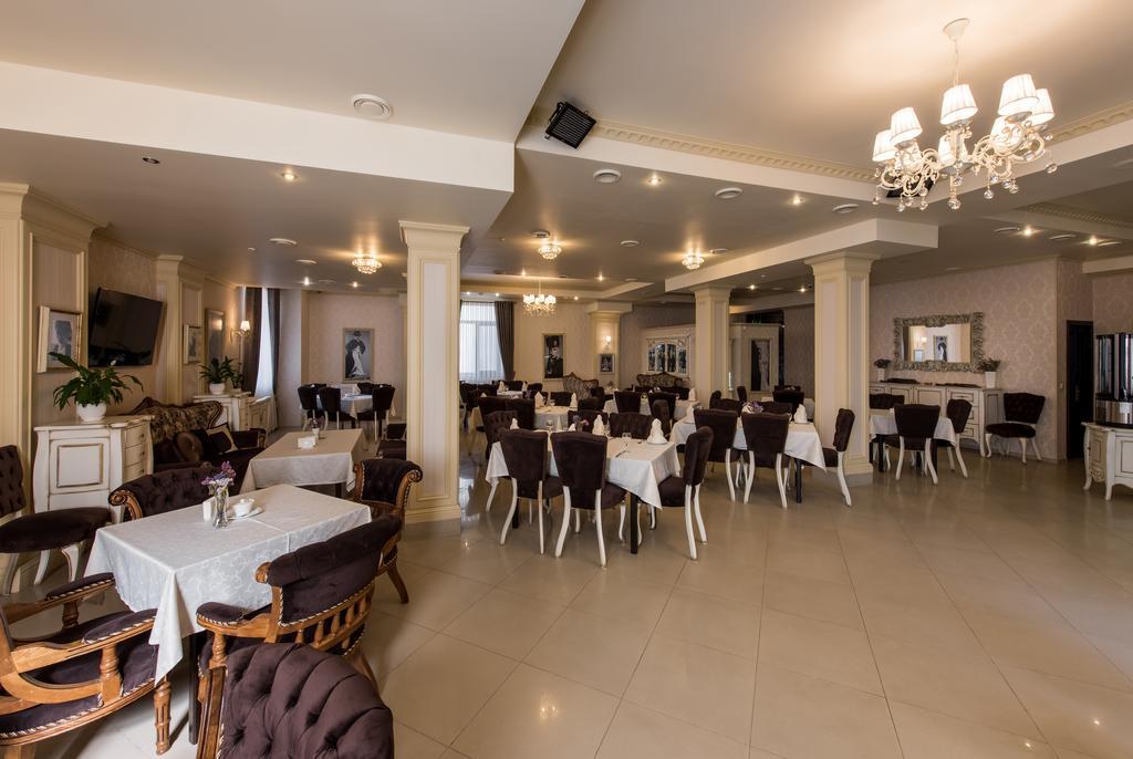 Premium Hotel Чернивци Екстериор снимка