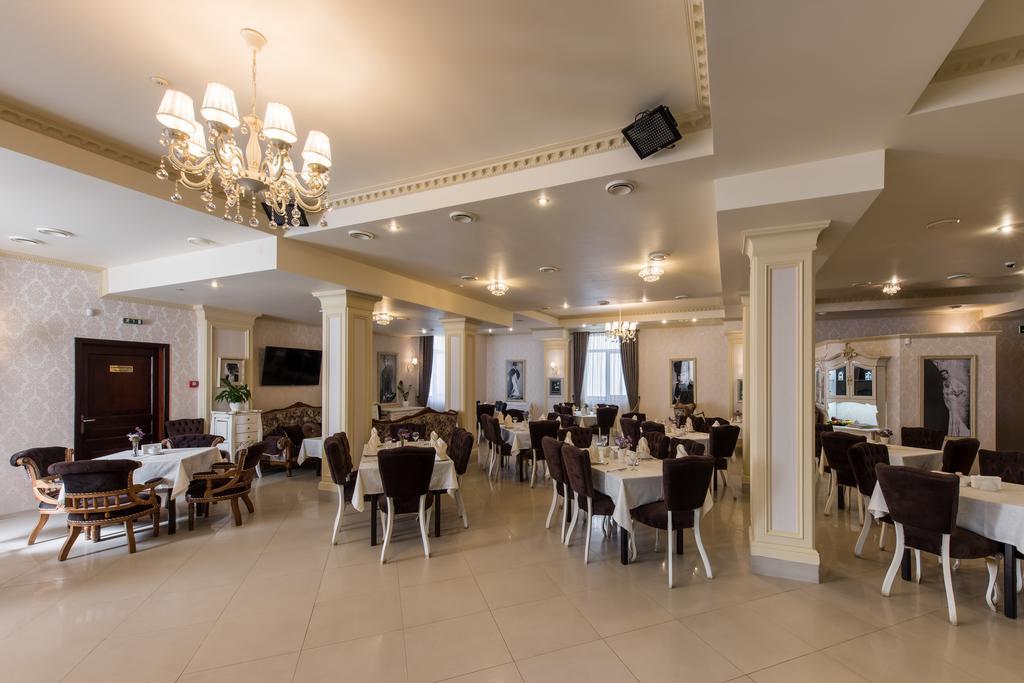 Premium Hotel Чернивци Екстериор снимка
