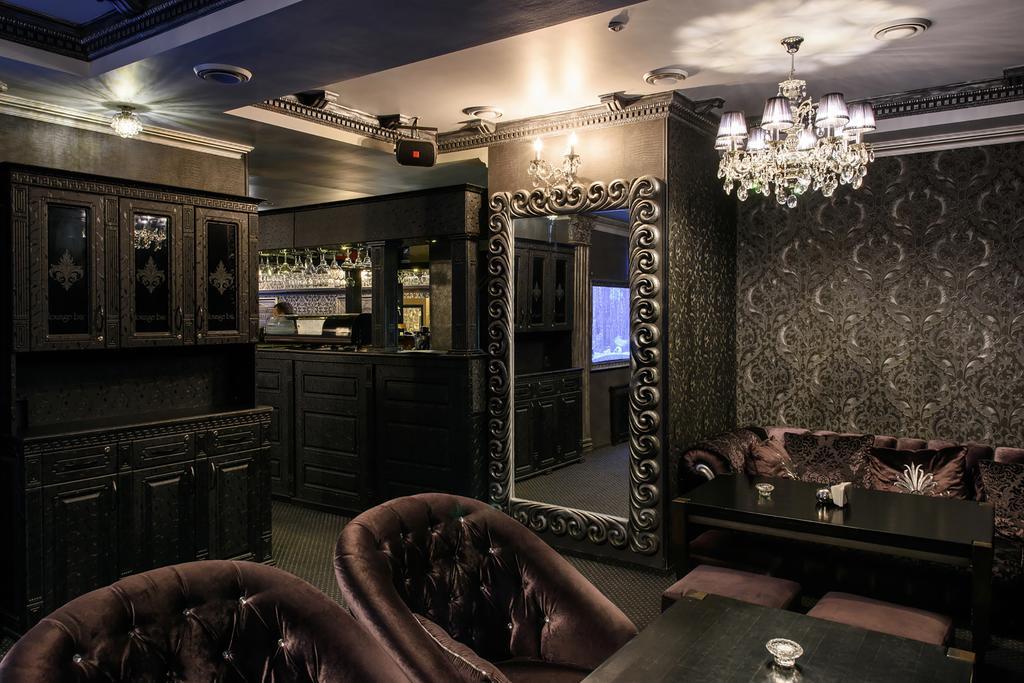Premium Hotel Чернивци Екстериор снимка