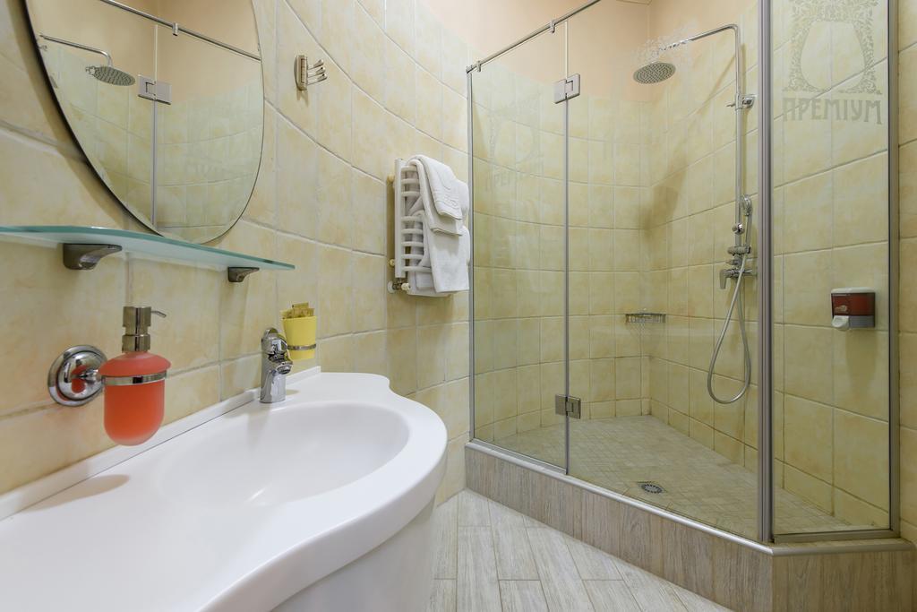 Premium Hotel Чернивци Екстериор снимка