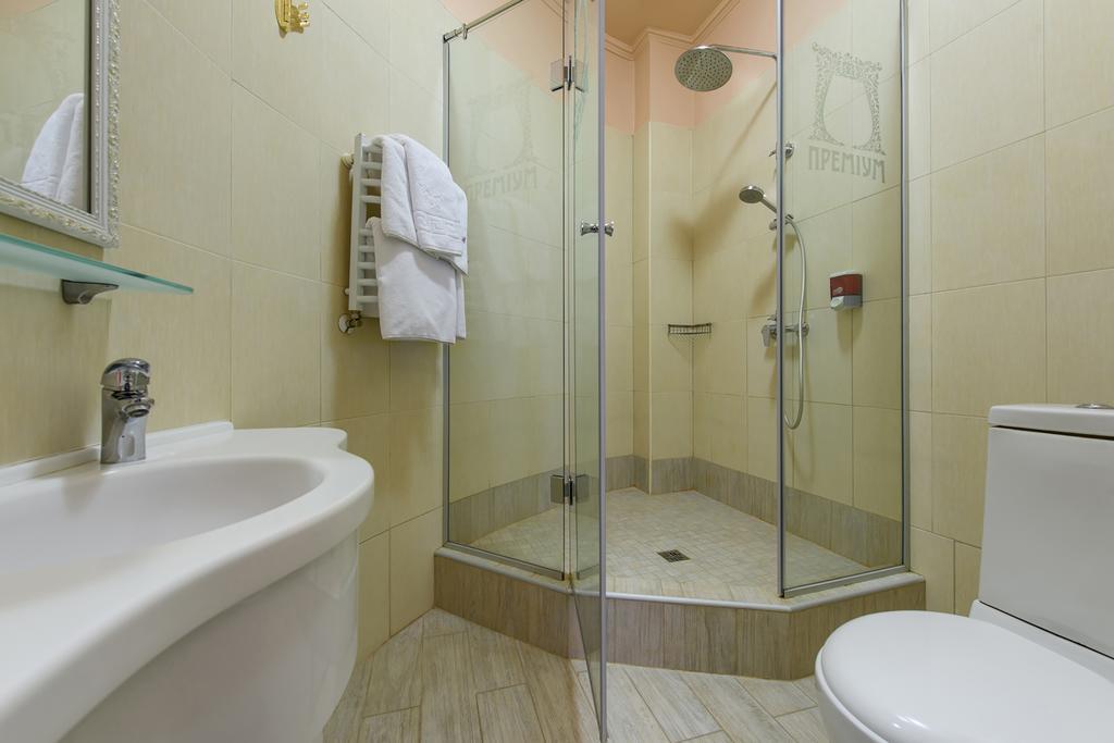 Premium Hotel Чернивци Стая снимка