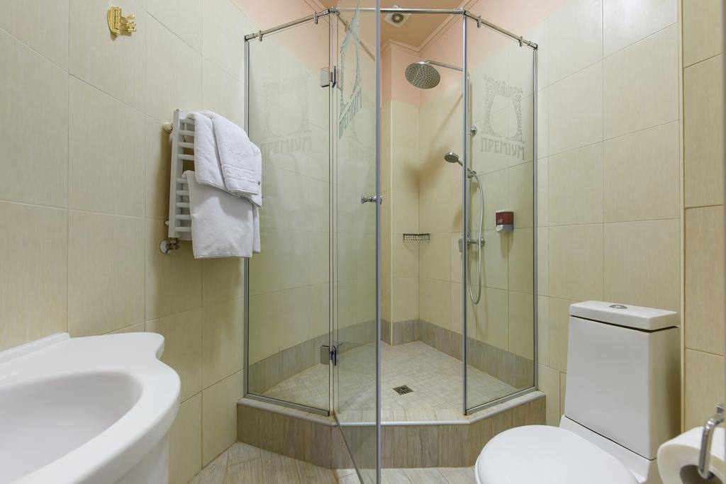 Premium Hotel Чернивци Стая снимка