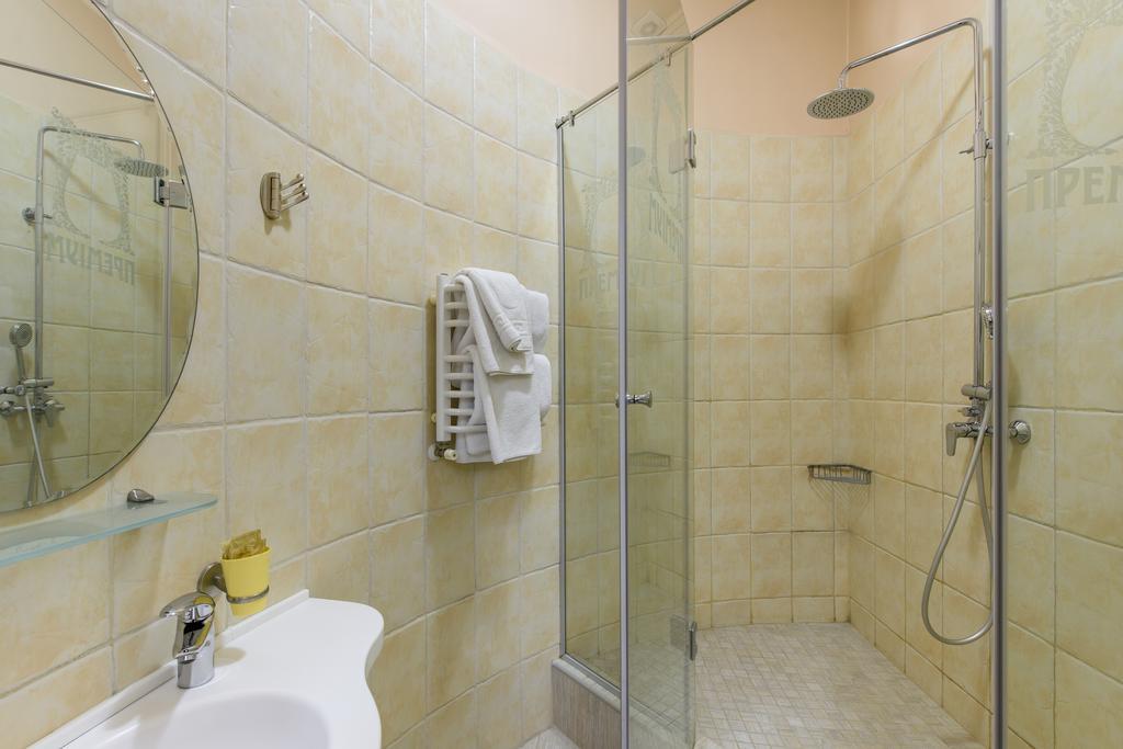 Premium Hotel Чернивци Екстериор снимка