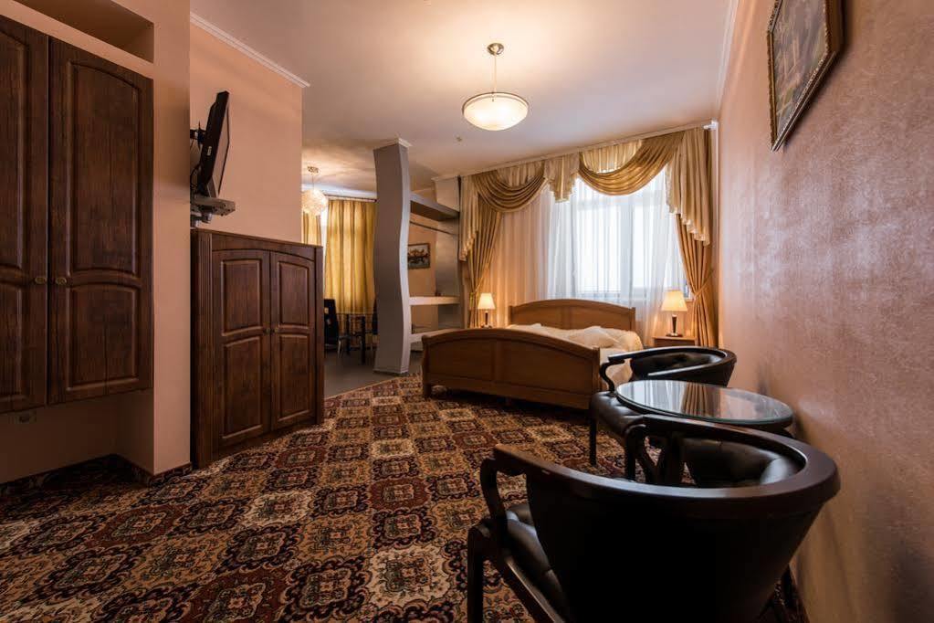 Premium Hotel Чернивци Екстериор снимка