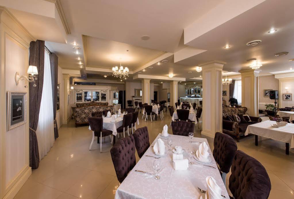 Premium Hotel Чернивци Екстериор снимка