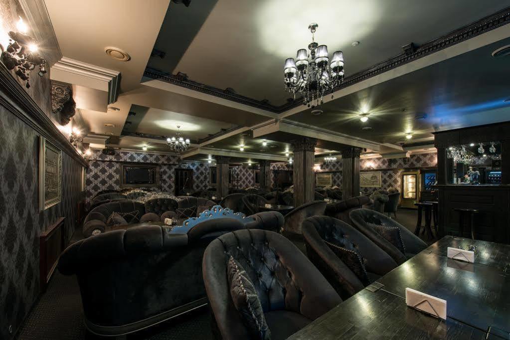 Premium Hotel Чернивци Екстериор снимка