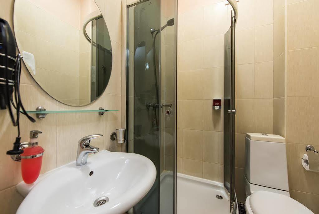 Premium Hotel Чернивци Екстериор снимка